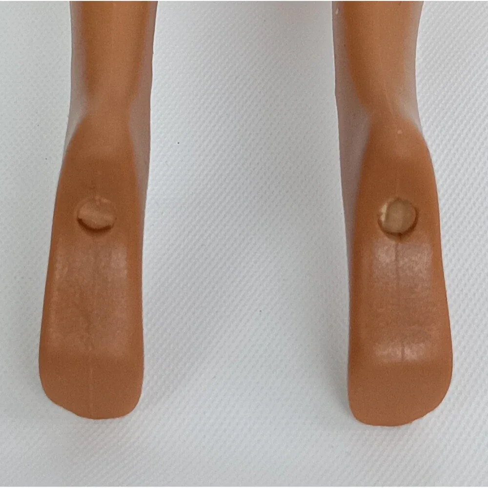 Barbie Cali Girl Suntan Beach Surfer Fashion Doll Mattel Wearing Gold Pink